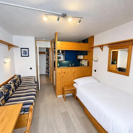 - Inout - 5 Beds Flat M-801